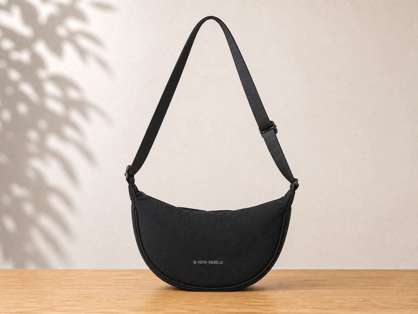 NEW REBELS Halbmond Schultertasche